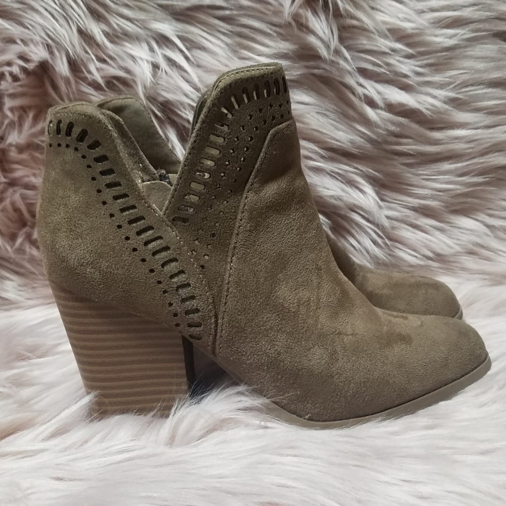 Women's Ankle Boots Size 5.5 Coconuts brown